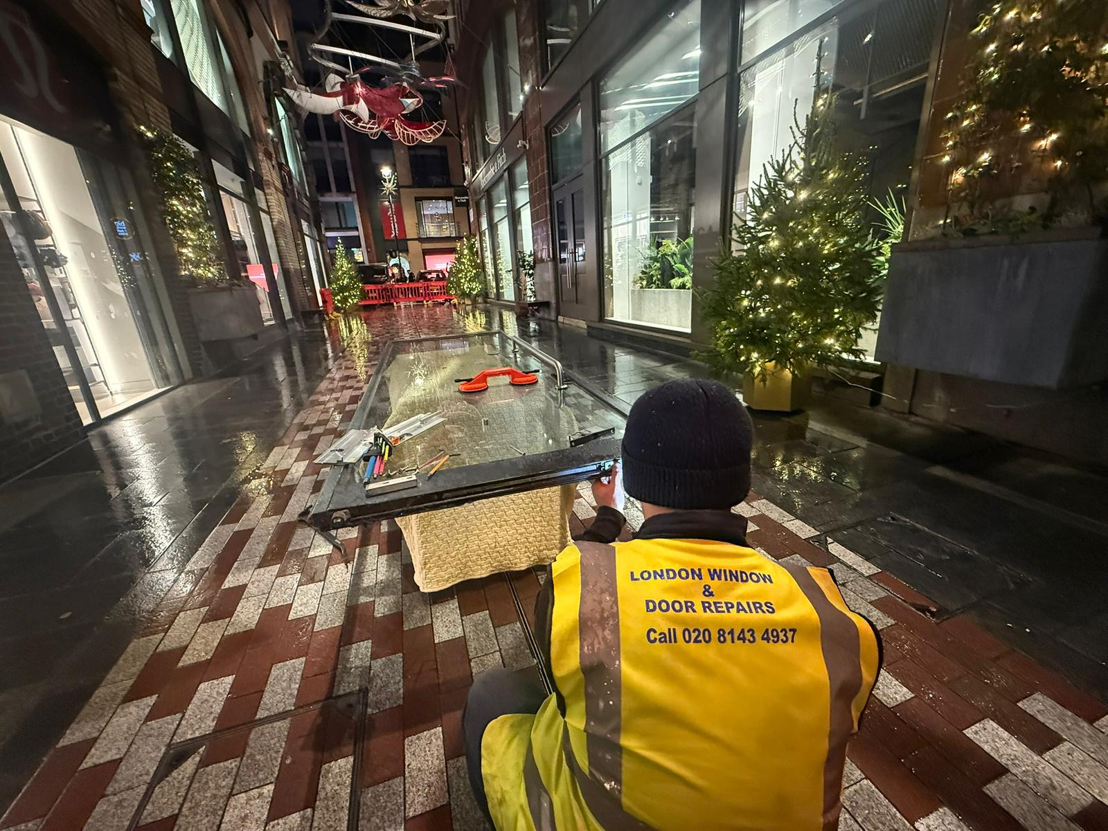 Commercial-glass-door-lock-repair-at-lululemon-Covent-Garden-Long-Acre