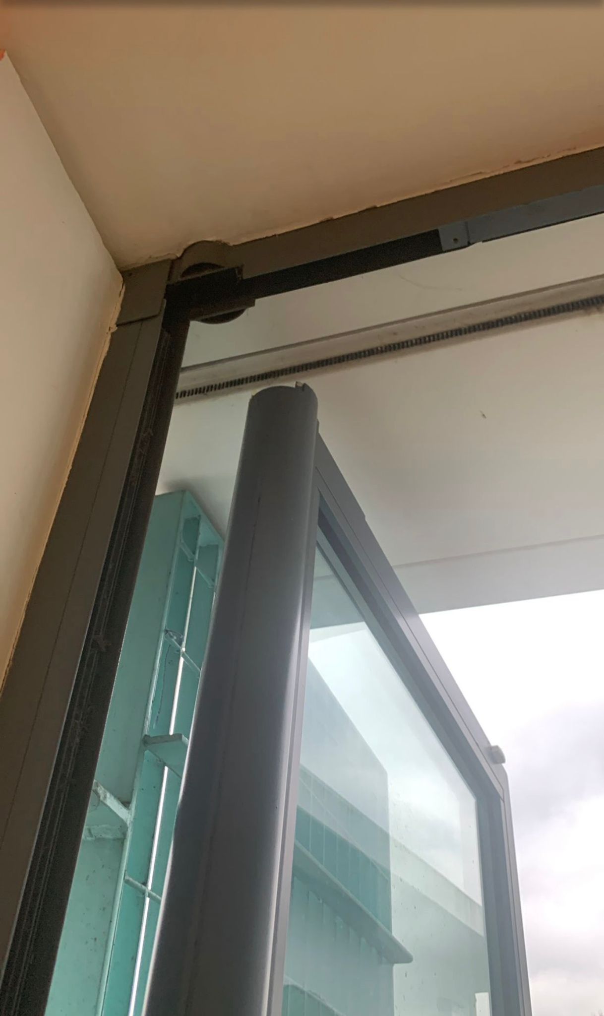 Commercial aluminium door repair in Southwark London